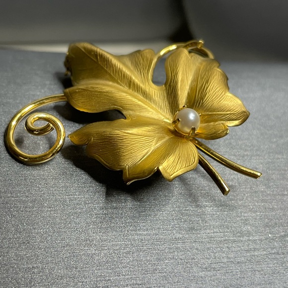 Charles Reis Co “CR CO” Textured Dimensional 12k Gf Leaf Brooch Vintage - Picture 4 of 10